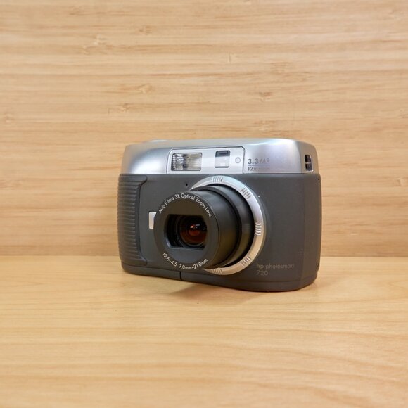 Vintage HP Photosmart 720 Digital Camera, 3.3MP 3x Optical Zoom - Picture 2 of 9